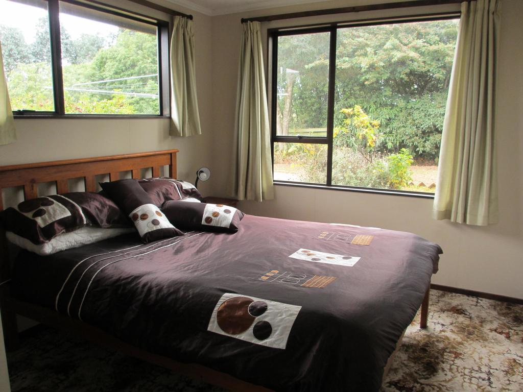 Catlins Lake Sanctuary Owaka Extérieur photo